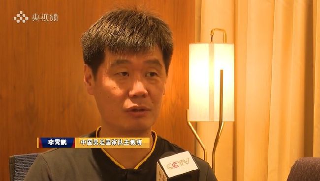 本片用迷幻的影象和摇滚乐讲述了一个非典型乐队主唱的成长史。儿时，平克（鲍勃•吉尔道夫 Bob Geldof 饰）的父亲在二战中身亡，母亲与家庭大夫关系暗昧，这让他幼谨慎灵备受创伤。在黉舍，他对机器的填鸭教育深恶痛尽，时刻筹办着尽地还击。成年后，他在泡吧时结识了风流的舞女，并与之产生了关系。但是，性欲的知足感并没有保持太久，他就厌倦了这类不靠谱的豪情，出格是他对女人的思疑和妒忌到达了无以复加的境界，是以当对方再度示好投怀送抱的时辰，他便歇斯底里地爆发了，恍如要把全球都砸碎了才算安心。在此时代，他还表达了强烈的反战情感和愤世嫉俗的不雅念，在物资丰硕的糊口中，他的精力糊口极端匮乏，在产业化年夜行其道的情况里，他还固守着胡想的断壁残垣……